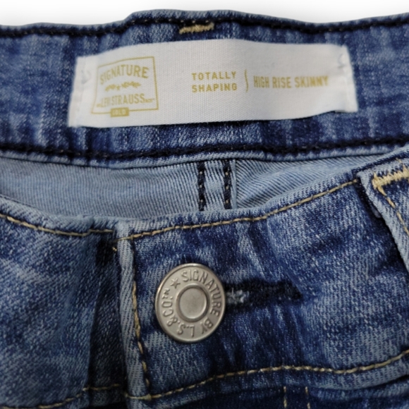 Signature By Levi's Strauss & Co Gold Totally Shaping High Rise Skinny Jeans 12L - Picture 6 of 7